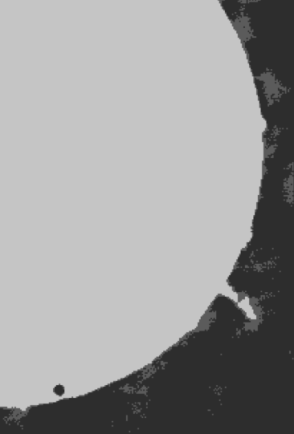 Figura 3. Tránsito de Venus. En astrología Venus es completamente igual, por así decirlo, al Sol. Pero no para los que observaron el tránsito de Venus en junio de 2004. Tampoco en el trabajo de Gauquelin, donde Venus tiene un efecto, pero no el Sol. Ver la Parte 2 para más información sobre estas misteriosas diferencias. Imagen: Observatorio de Sídney, Sky & Space, septiembre-octubre de 2004:50.